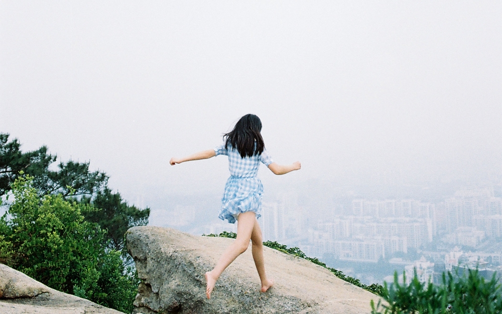 运动型少女写真图片桌面壁纸