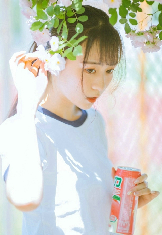校园蔷薇花开靓丽少女性感美女图片