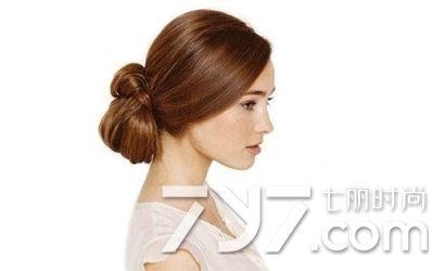 低花苞头的扎法图解 长头发妹子把头发盘起来吧