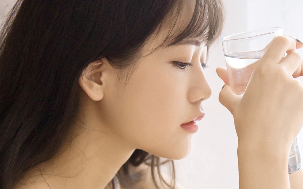 清纯吊带美女私房写真高清桌面壁纸