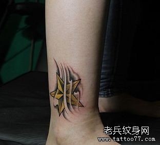女人腿部好看的彩色五芒星纹身图片