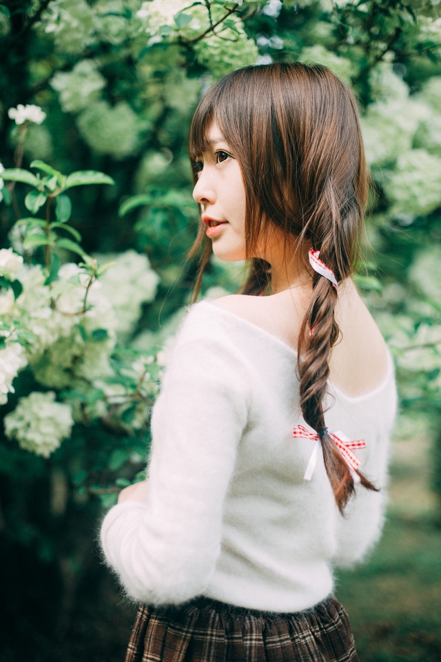 夏日唯美长发大眼美女高清手机桌面壁纸下载