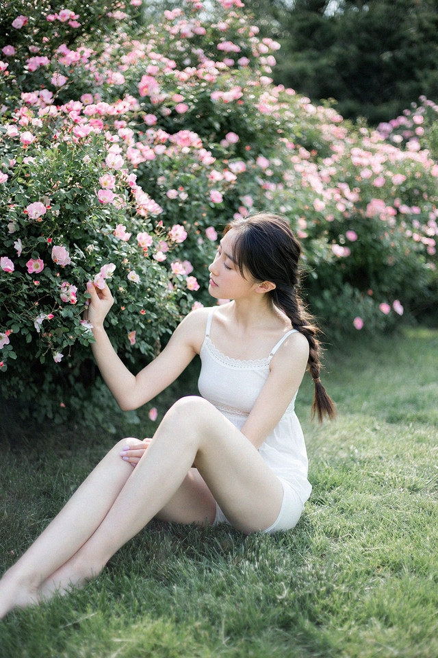 夏日唯美长发大眼美女高清手机桌面壁纸下载