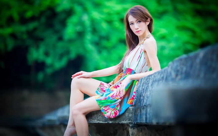 清纯美女夏日写真桌面壁纸