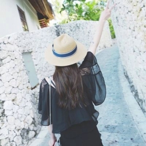 意境海边唯美清新背影女生头像