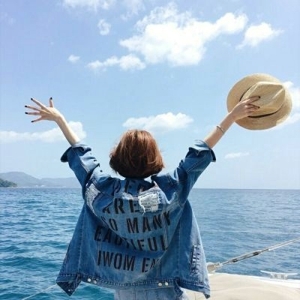 意境海边唯美清新背影女生头像