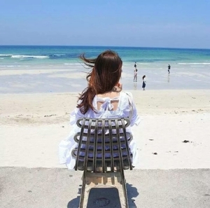 唯美意境背影女生伤感头像