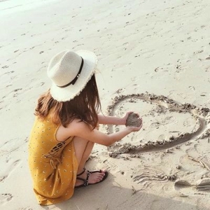 意境海边唯美清新背影女生头像