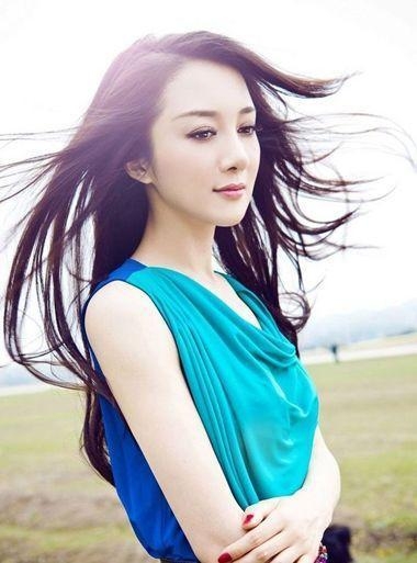 9款轻熟女适合的烫发发型  优雅又大方！