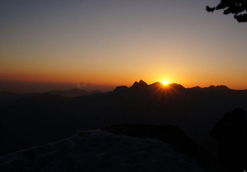 华山东峰又名朝阳峰图片  华山门票多少钱？