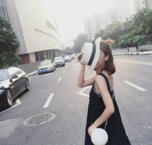 唯美意境背影女生伤感头像