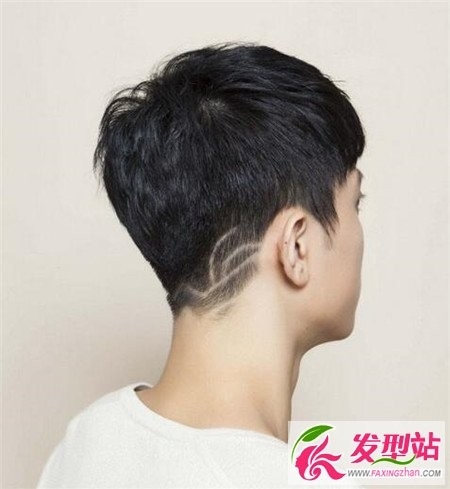简单男士雕刻发型 推后边韩式男发