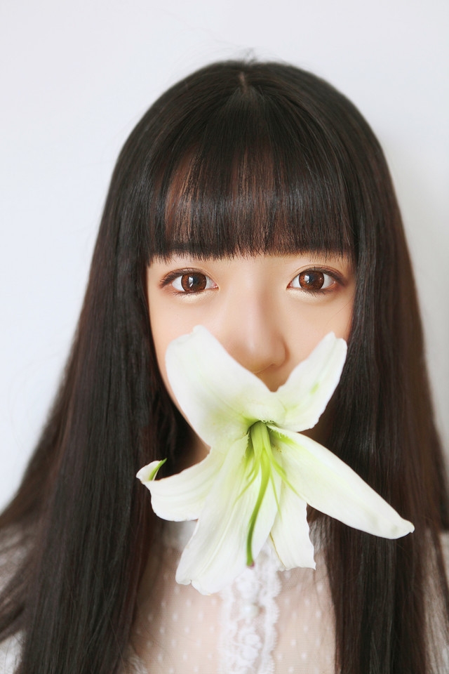 百合花长发美女高清手机桌面壁纸下载