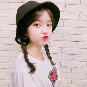 文静脱俗美丽大方清新小女生头像