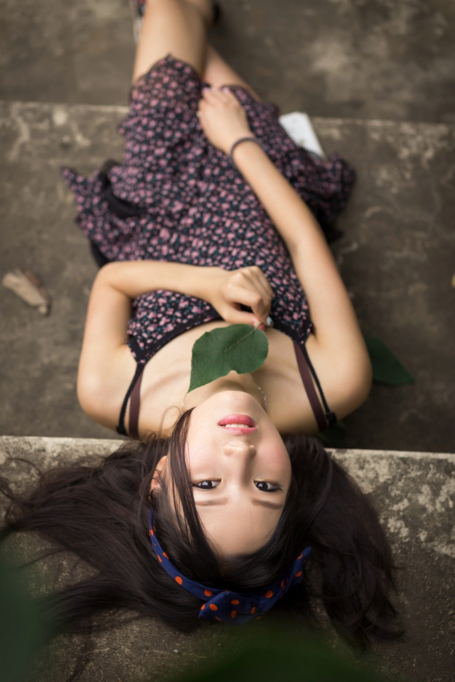 《感受夏末》小清新美女写真手机壁纸下载