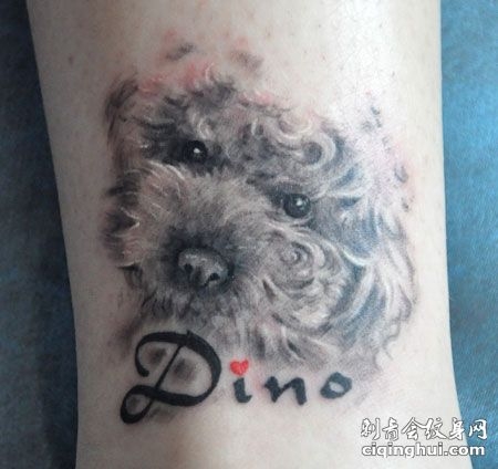 脚踝上的小狗纹身图案