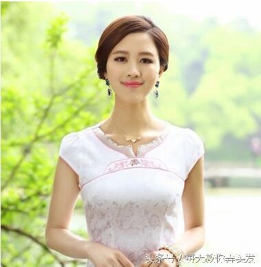 脸大的中年女人适合什么发型 中年女士盘发发型图解
