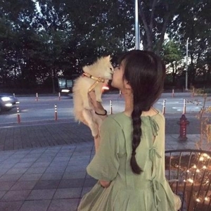 孤单一人唯美女生背影头像
