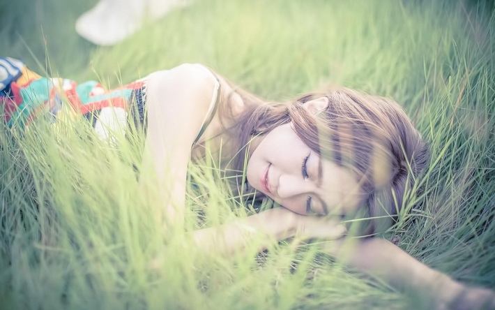 清纯美女夏日写真桌面壁纸
