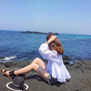 意境海边唯美清新背影女生头像