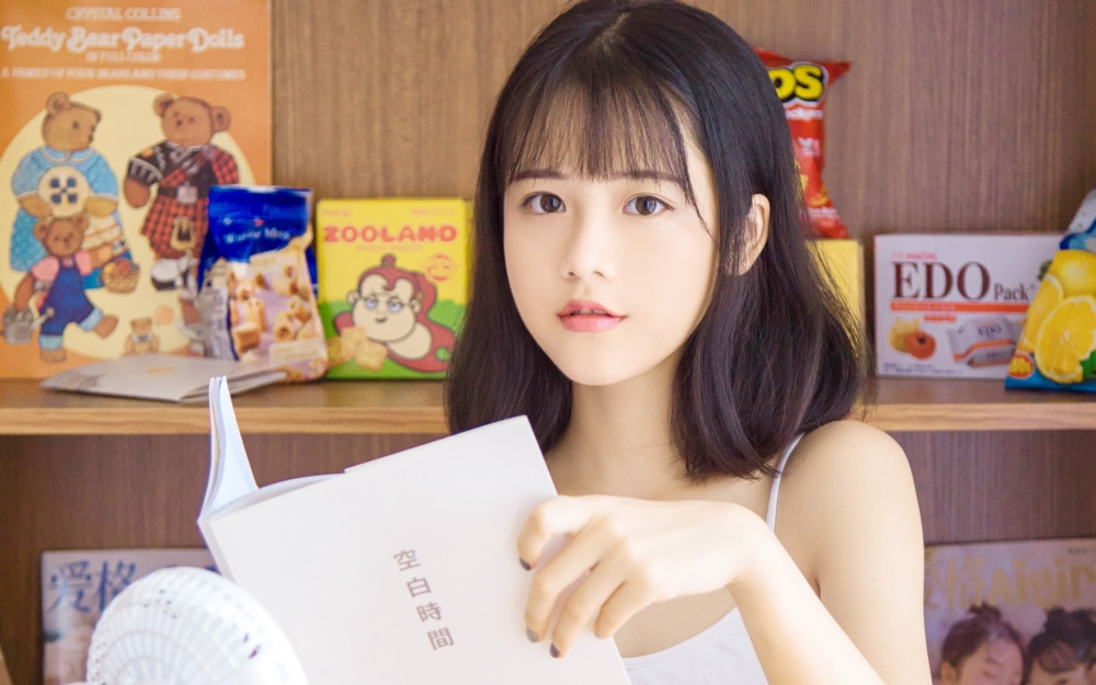 清纯吊带美女私房写真高清桌面壁纸