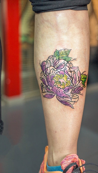 花开半夏，小腿花蕊纹身图案