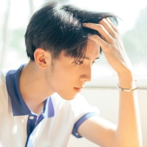 纯净白衣少年qq头像
