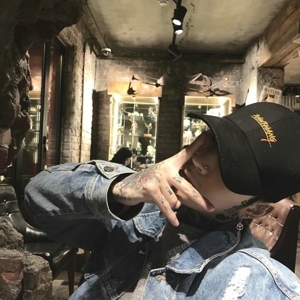 等你关心，等到我关了心  伤感寂寞空虚小帅哥头像