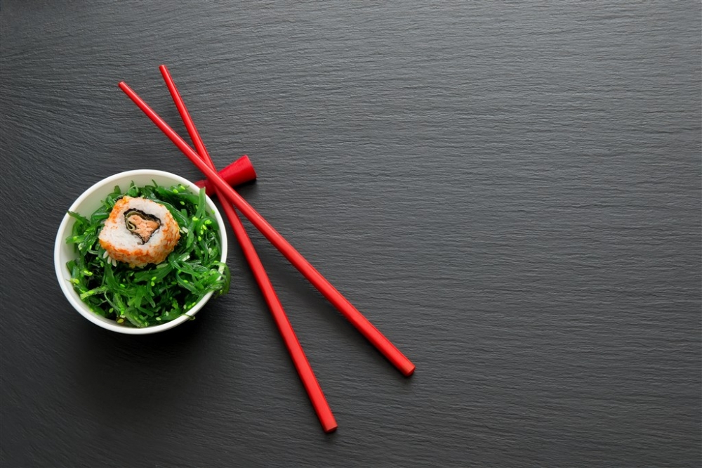美味的三文鱼寿司摄影图片