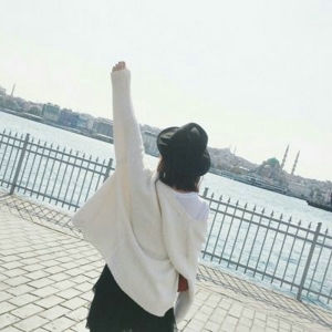 意境海边唯美清新背影女生头像