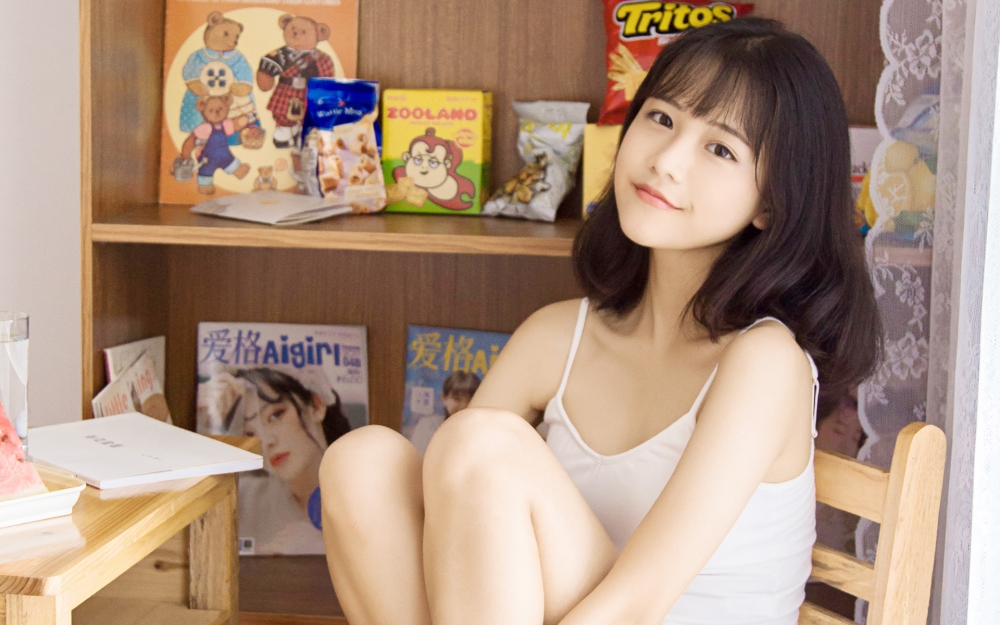 清纯吊带美女私房写真高清桌面壁纸