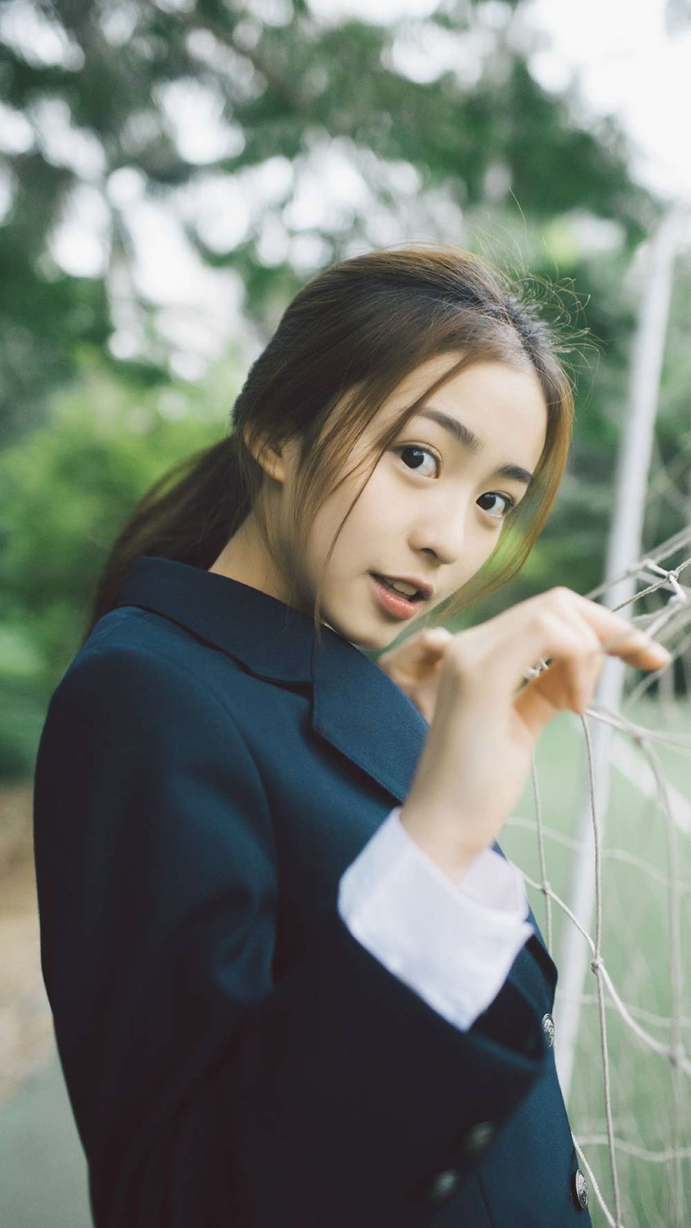 甜美校园制服清纯美女手机壁纸图片