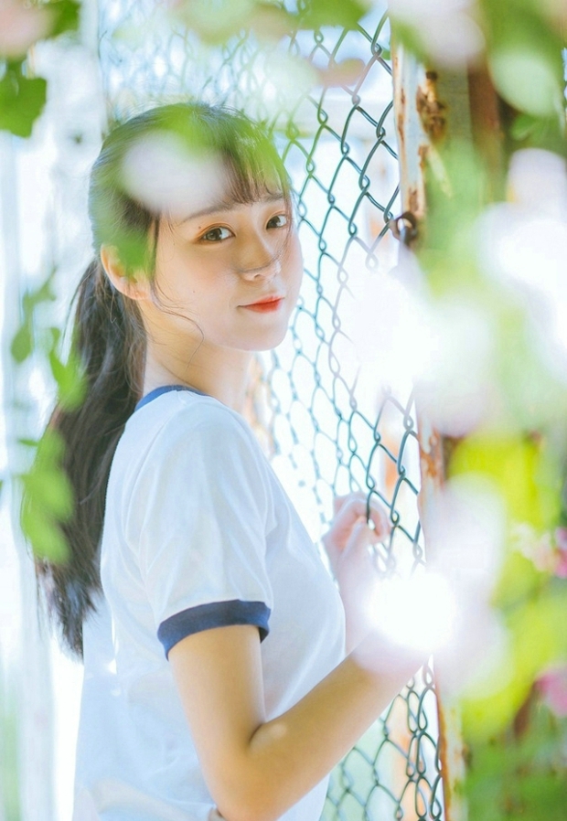 校园蔷薇花开靓丽少女性感美女图片