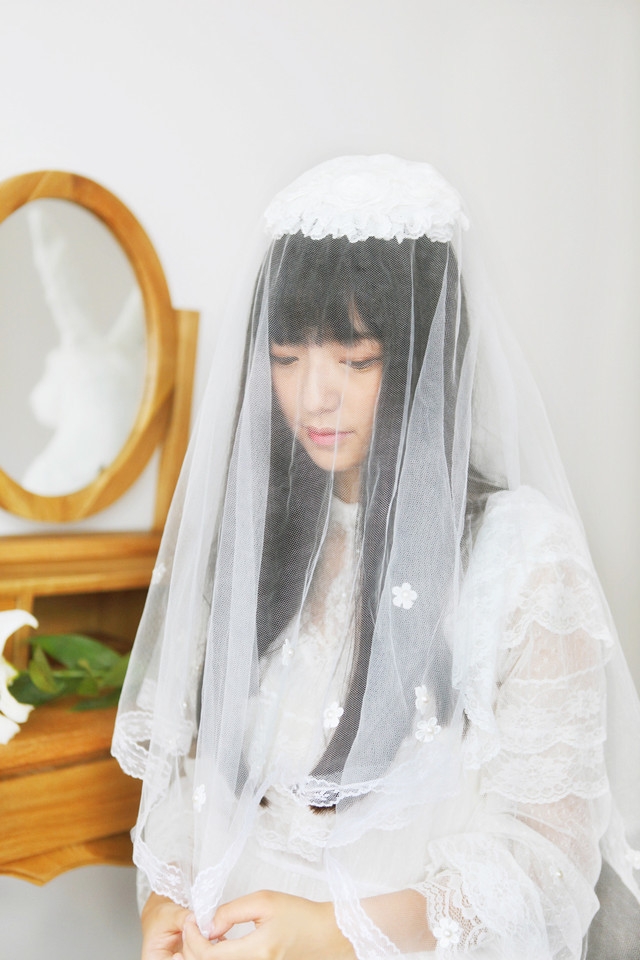百合花长发美女高清手机桌面壁纸下载