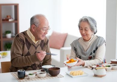 即使我们慢慢变老，可是我们的爱从未减少