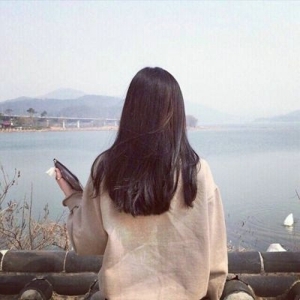 意境海边唯美清新背影女生头像