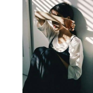 不露脸的个性低调女孩唯美头像