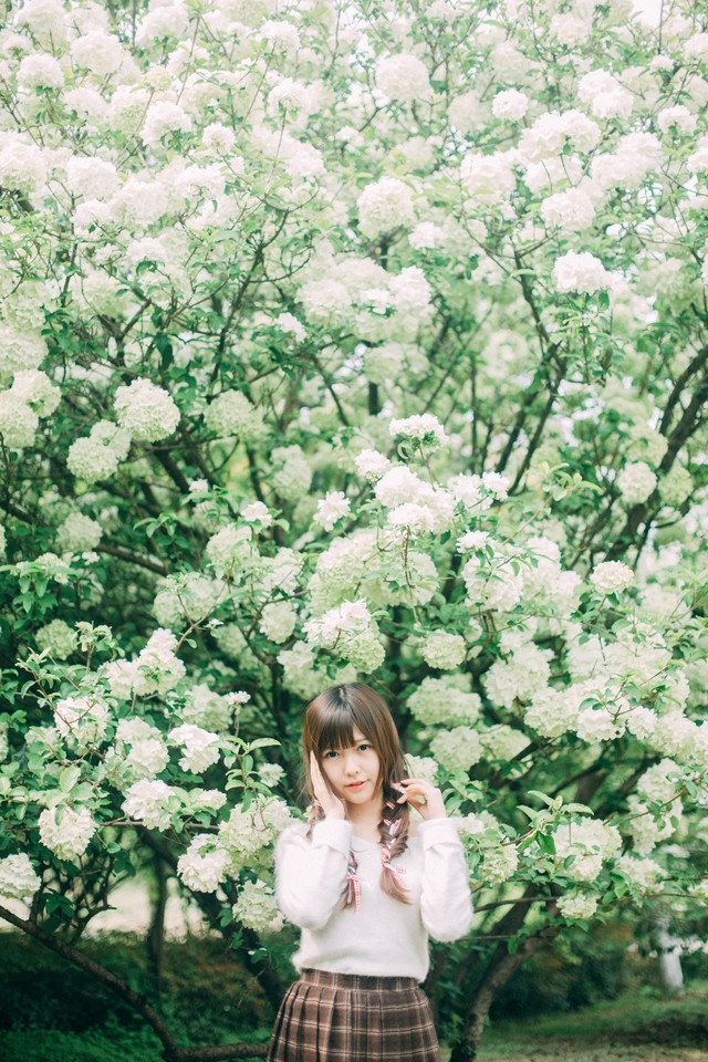 夏日唯美长发大眼美女高清手机桌面壁纸下载