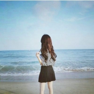 意境海边唯美清新背影女生头像