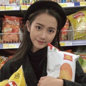 可爱俏皮青春活力小女生头像