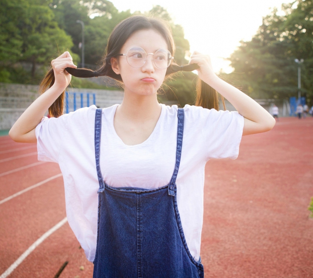 精选校园里的唯美清纯小美女写真图片手机壁纸第二辑