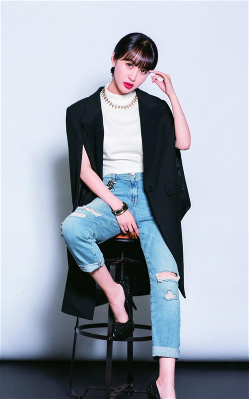 花儿与少年李菲儿青春派时尚写真手机壁纸