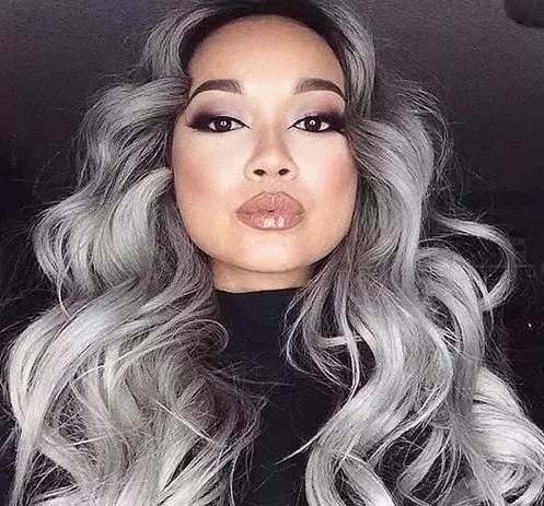 最近流行的奶奶灰染发颜色 掀起了这股灰发潮流