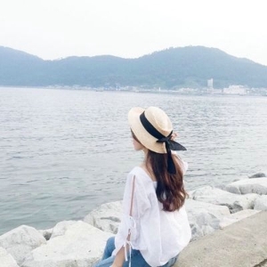 意境海边唯美清新背影女生头像