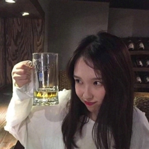 养眼美女气质韩范十足微博头像