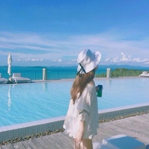 意境海边唯美清新背影女生头像