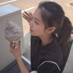 可爱俏皮青春活力小女生头像