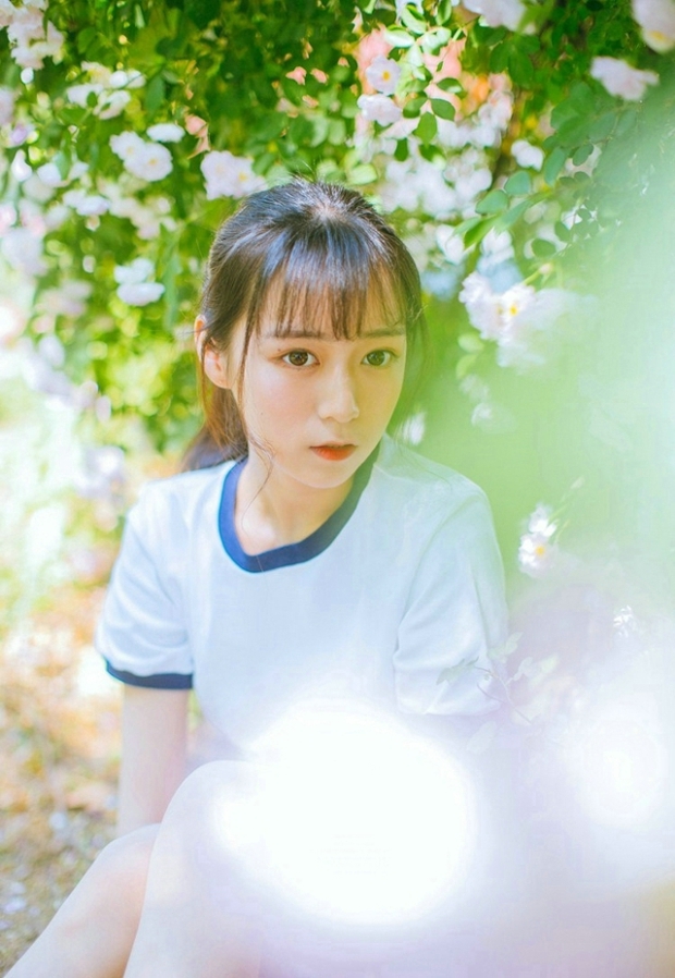 校园蔷薇花开靓丽少女性感美女图片