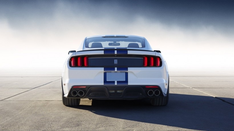 福特Shelby GT350桌面壁纸
