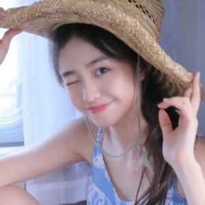 俏皮可爱闺蜜微信美女头像
